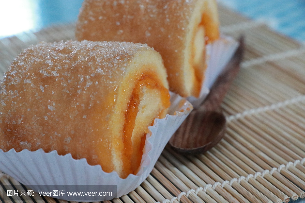 橘子果醬卷,上面有糖,很甜